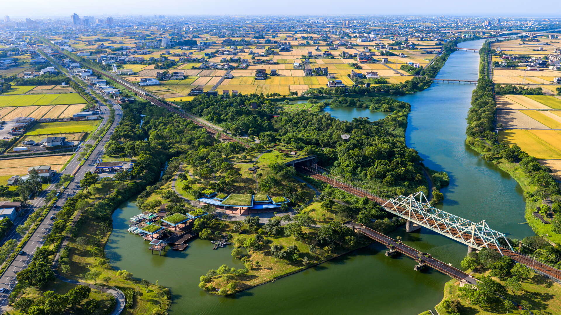 從空中俯瞰生態綠舟景致