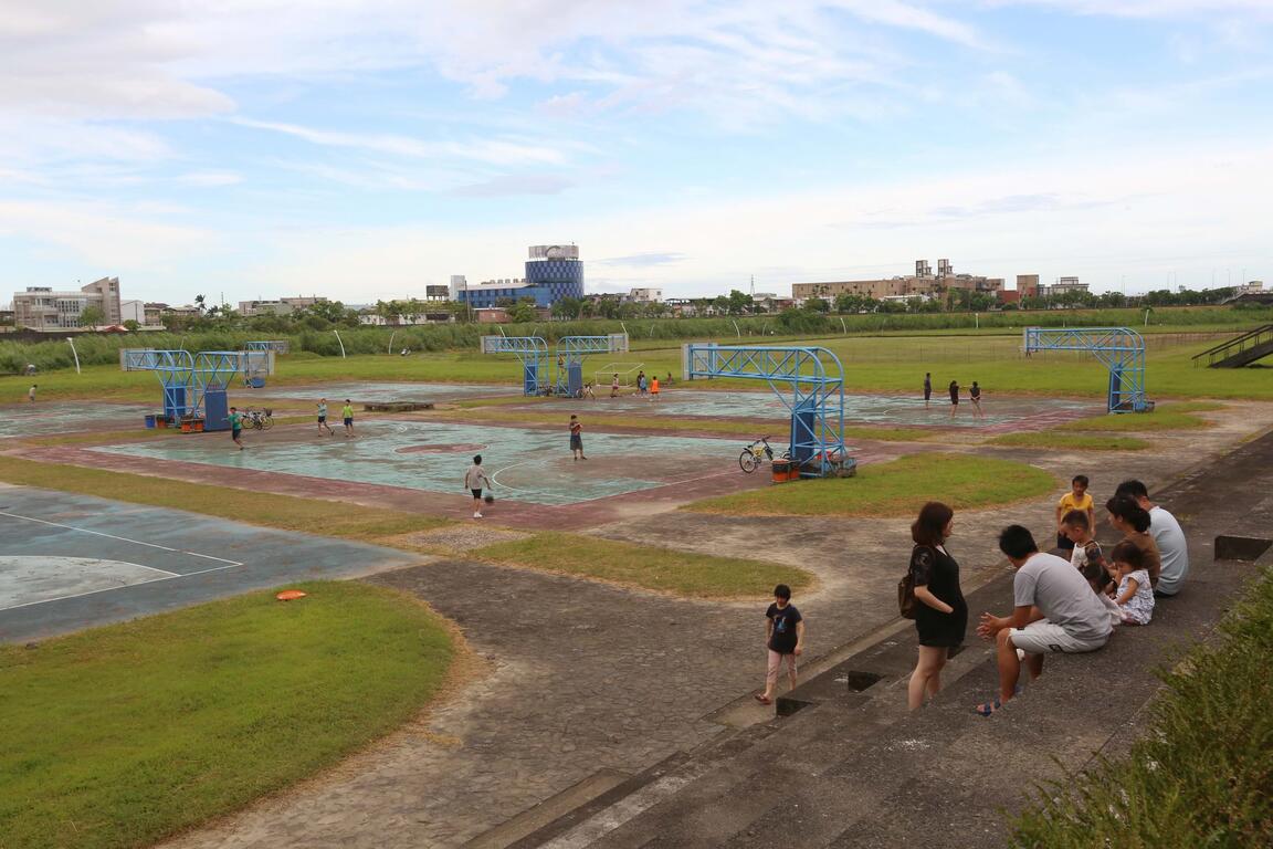宜蘭河濱公園籃球場