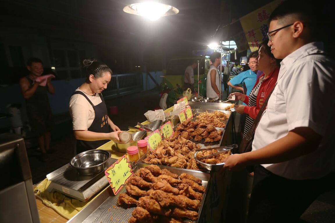 清溝夜市人氣的炸雞攤位