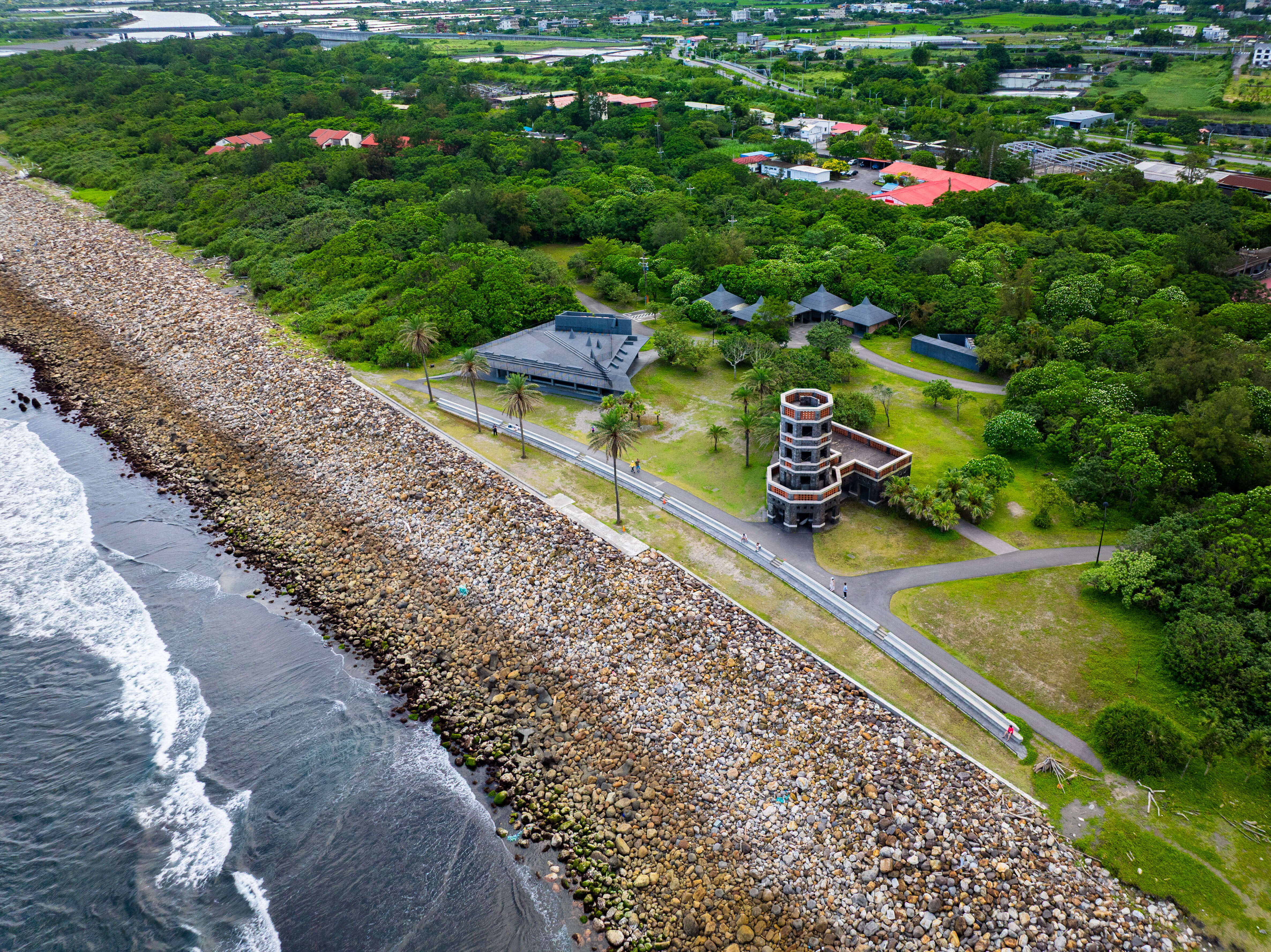濱海森林公園八角亭瞭望台，眺望龜山島視野極佳
