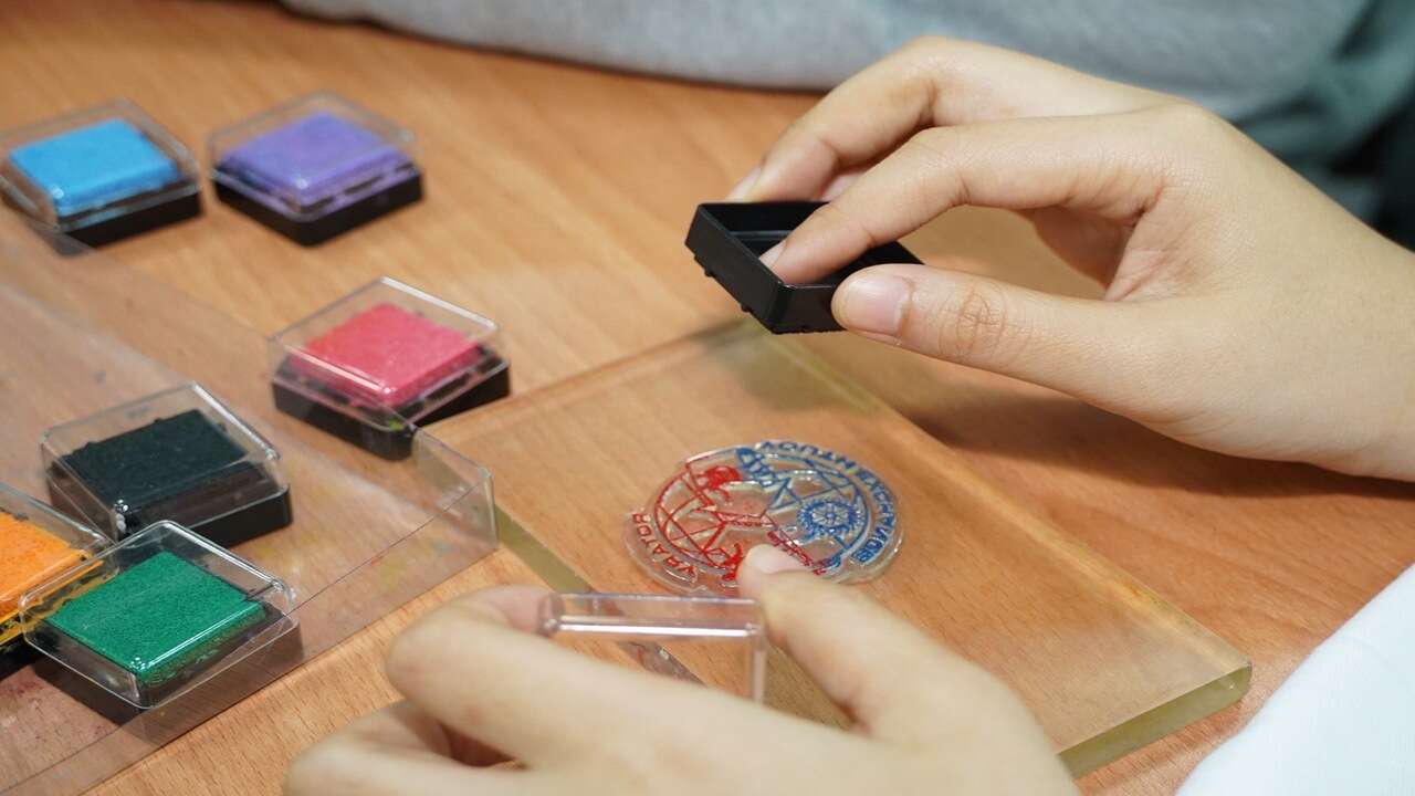 品牌有多國水晶印章及多用印台的獨家專利認證_莎貝莉娜Sabelina提供
