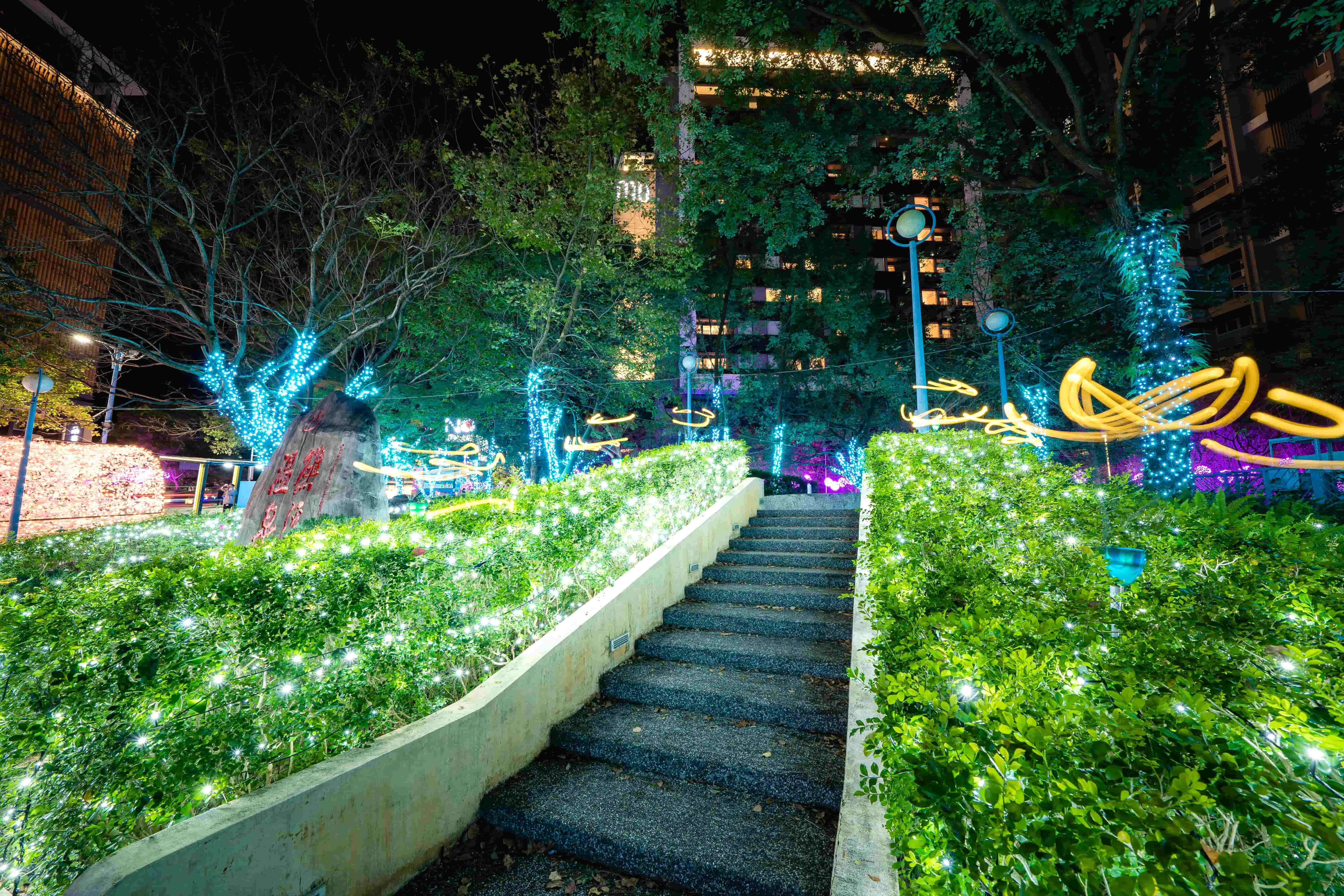 礁溪溫泉燈花季時的廣場美景_礁溪鄉公所提供