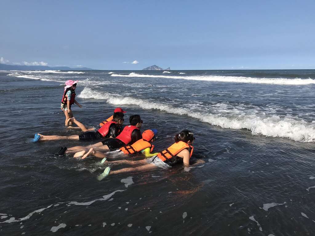 沙灘踏浪