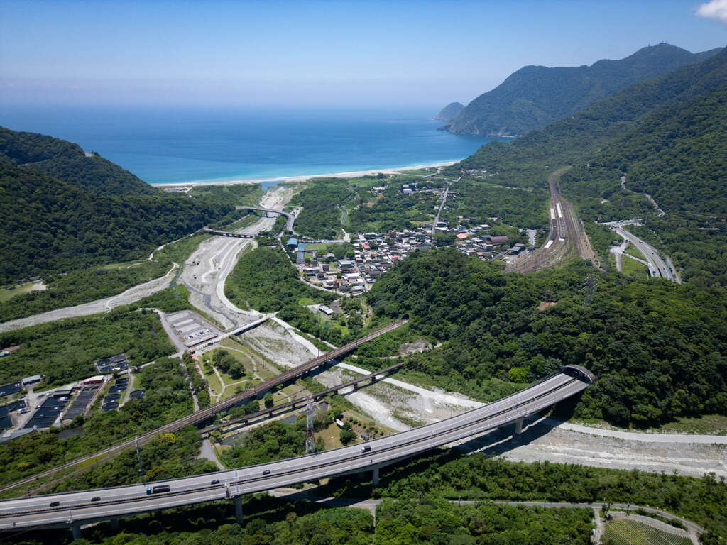 東岳山海之門
